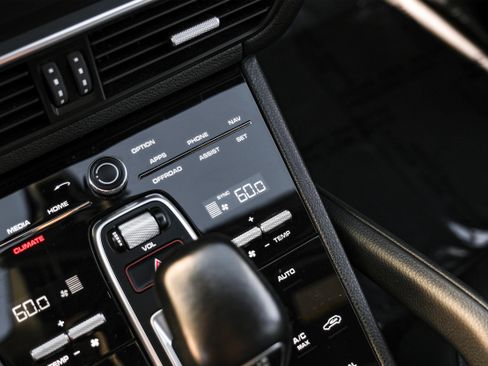 Used 2020 Porsche Cayenne image 26