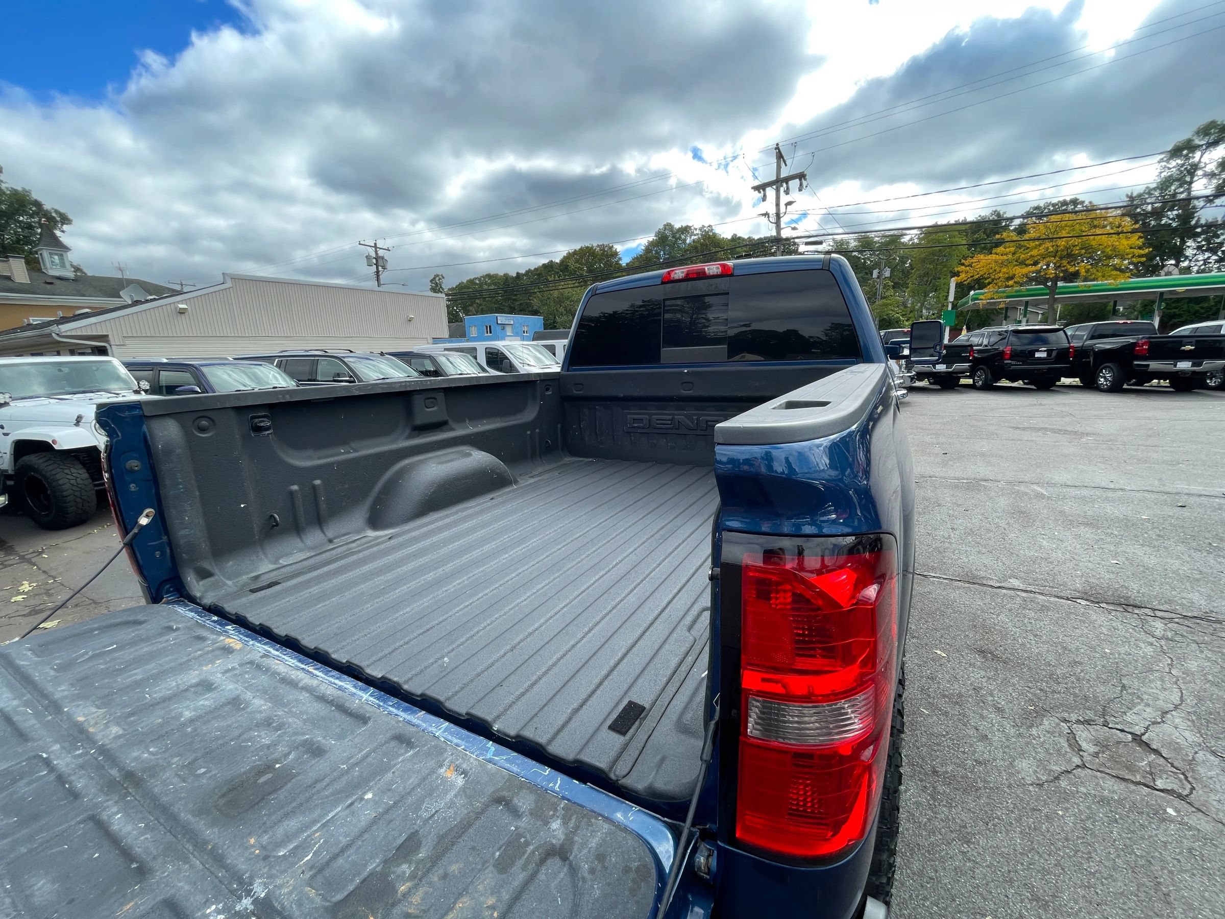Used 2016 GMC Sierra 2500 Denali w/ Duramax Plus Package AWD/4WD image 25