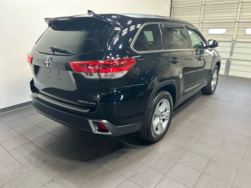 Used 2017 Toyota Highlander Limited w/ Protection Package #3 AWD/4WD image 3