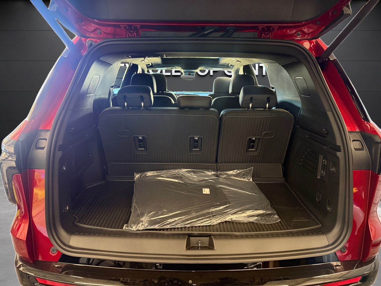 New 2027 Chevrolet Traverse RS w/ LPO, Floor Liner Package FWD image 17