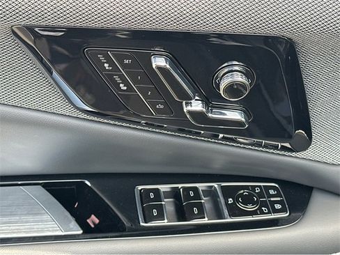 New 2025 Cadillac Optiq Luxury 1 image 30