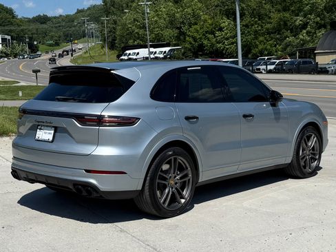 Used 2023 Porsche Cayenne Turbo AWD/4WD image 3
