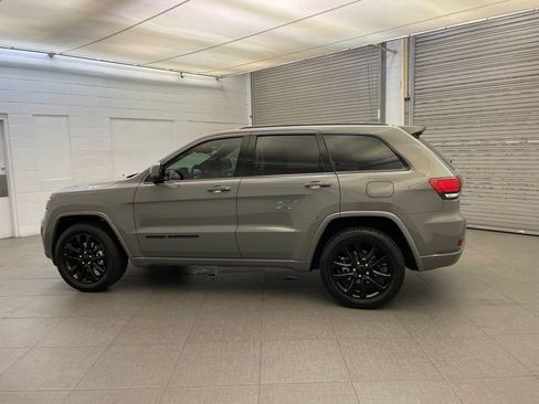Used 2020 Jeep Grand Cherokee Altitude RWD image 9