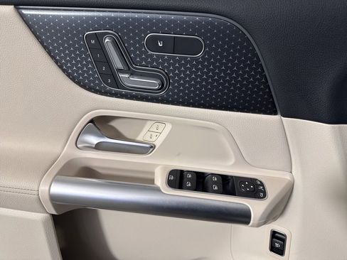 Certified 2025 Mercedes-Benz GLA 250 4MATIC image 25