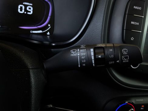 Used 2025 Kia Soul LX w/ LX Technology Package FWD image 34
