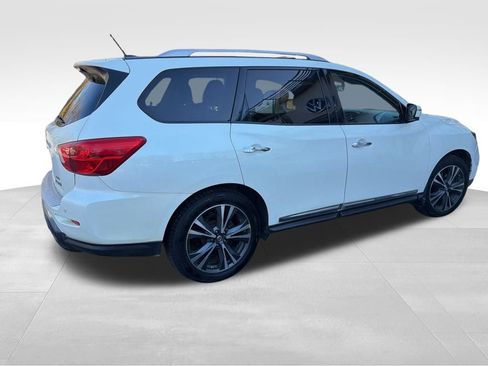 Used 2018 Nissan Pathfinder Platinum image 2