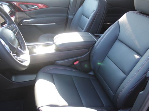 New 2026 Chevrolet Traverse Z71 w/ Driver Confidence Package image 9