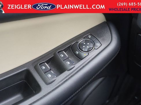 Used 2021 Ford Edge SE image 27