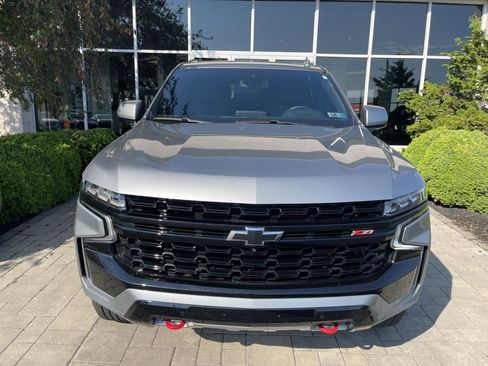 Used 2023 Chevrolet Tahoe Z71 w/ Luxury Package AWD/4WD image 2