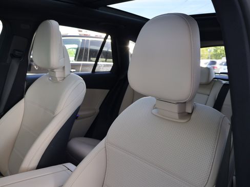 Certified 2023 Mercedes-Benz GLC 300 image 3