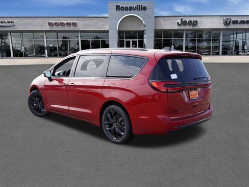 New 2026 Chrysler Pacifica Limited w/ S Appearance Package image 6