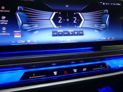 Used 2024 BMW i7 xDrive60 w/ Premium Package image 17