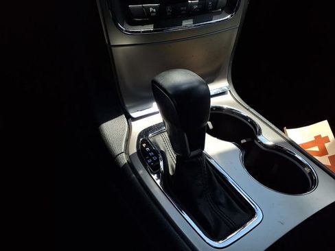 Used 2018 Jeep Grand Cherokee Altitude AWD/4WD image 7