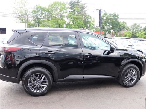 Used 2024 Nissan Rogue S AWD/4WD image 6