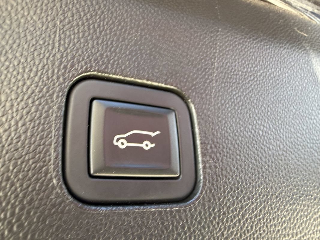 Used 2019 Buick Enclave Essence FWD image 23