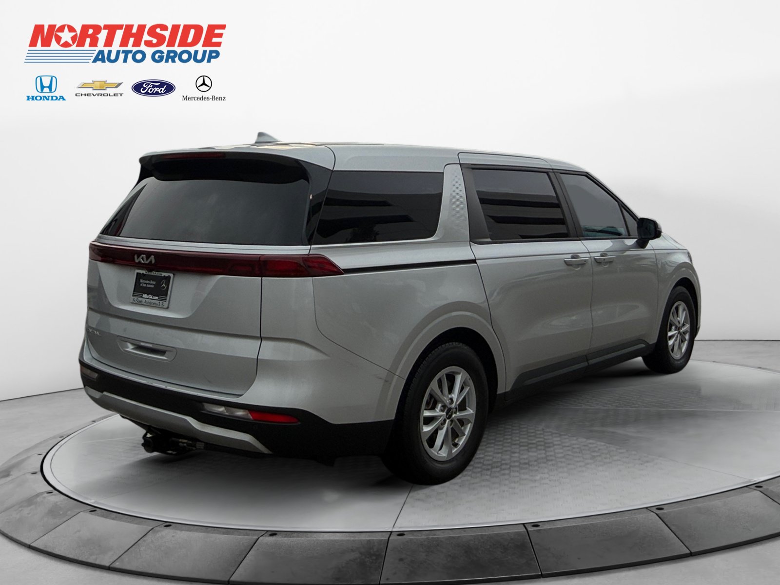 Used 2023 Kia Carnival LX FWD image 7