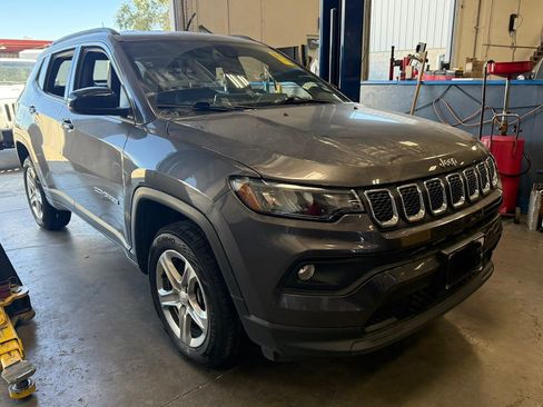 Used 2024 Jeep Compass Latitude AWD/4WD image 1