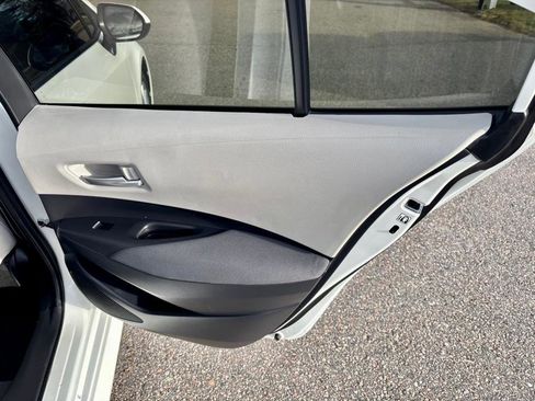 Used 2020 Toyota Corolla LE image 16