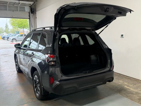 Used 2025 Subaru Forester Premium AWD/4WD image 4