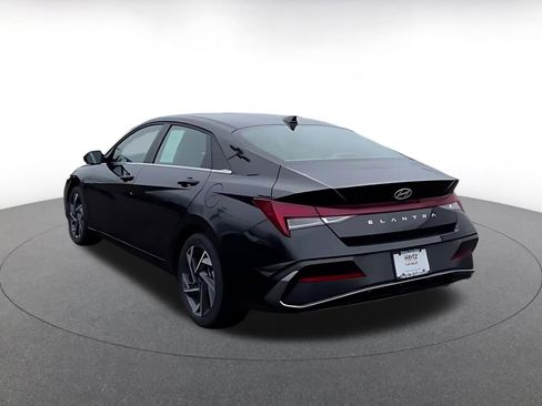 Used 2025 Hyundai Elantra SEL image 10