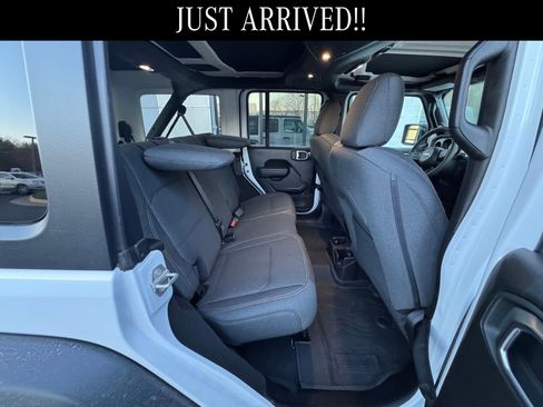Used 2024 Jeep Wrangler Sport S image 11