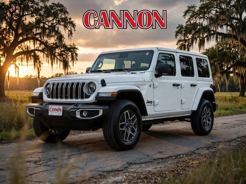Used 2025 Jeep Wrangler Unlimited Sahara AWD/4WD image 4