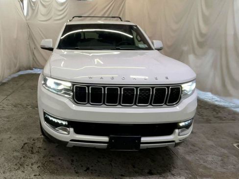 Used 2022 Jeep Wagoneer Series II AWD/4WD image 3