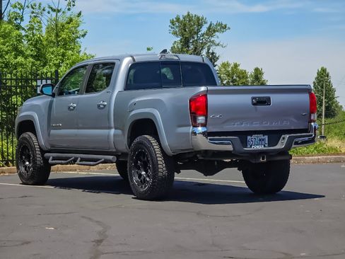 Used 2019 Toyota Tacoma SR5 AWD/4WD image 5