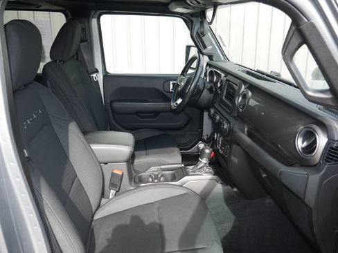 Used 2018 Jeep Wrangler Unlimited Sahara w/ Cold Weather Group AWD/4WD image 24
