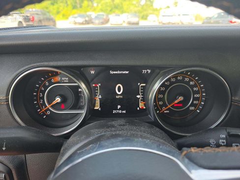 Used 2023 Jeep Wrangler Unlimited Sahara AWD/4WD image 8