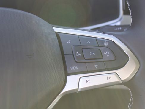 New 2025 Volkswagen Taos SE image 17