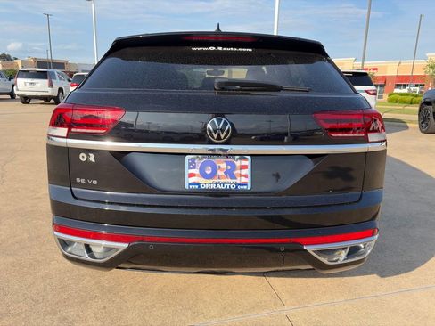Used 2021 Volkswagen Atlas Cross Sport SE w/ Panoramic Sunroof Package FWD image 9