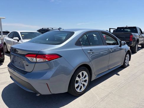 Used 2022 Toyota Corolla LE FWD image 2