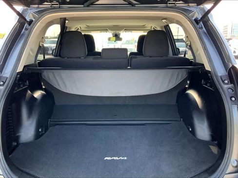 Used 2018 Toyota RAV4 XLE AWD/4WD image 34