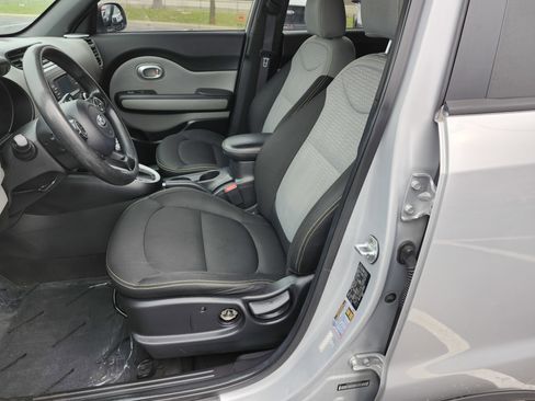 Used 2016 Kia Soul + image 20