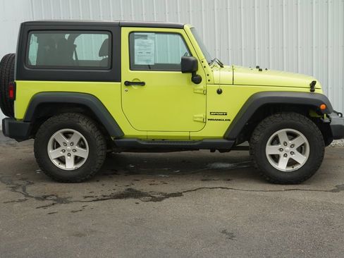 Used 2016 Jeep Wrangler Sport w/ Quick Order Package 24S AWD/4WD image 2