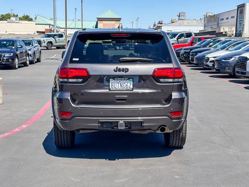 Used 2021 Jeep Grand Cherokee Laredo X AWD/4WD image 3
