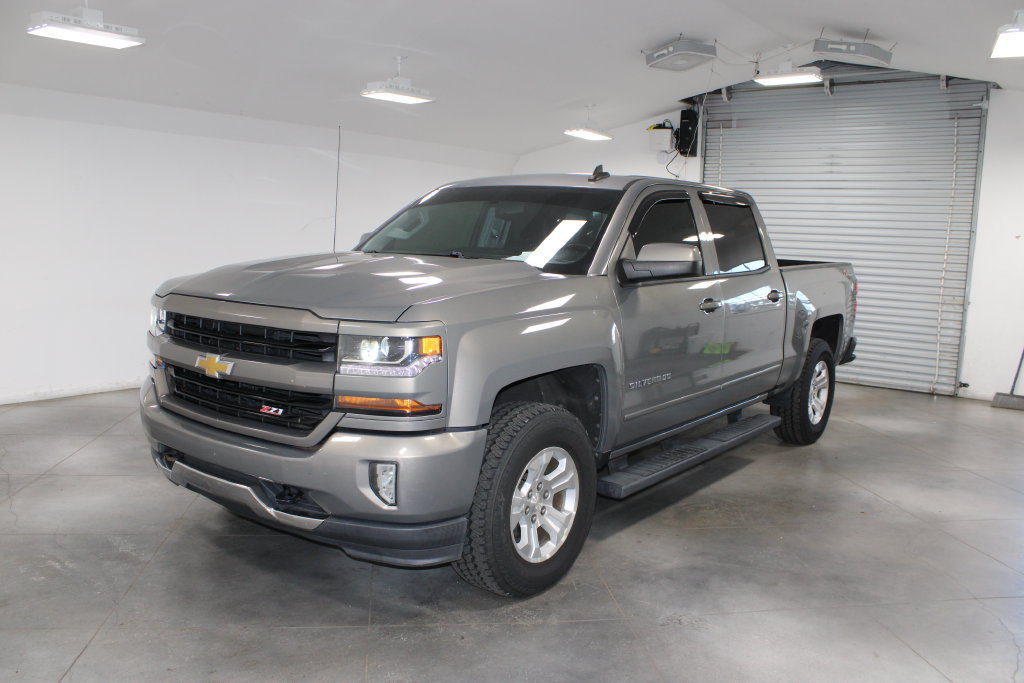 Used 2017 Chevrolet Silverado 1500 LT w/ All Star Edition AWD/4WD image 4
