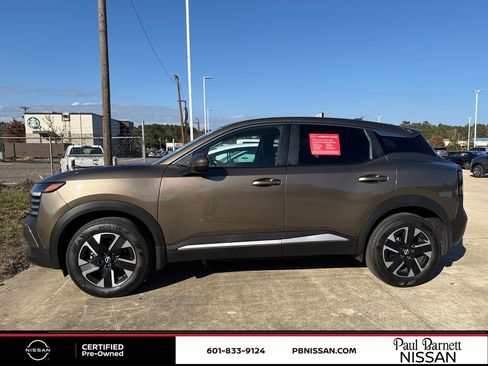 Certified 2025 Nissan Kicks SV image 8