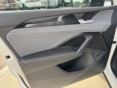 New 2026 Volkswagen Tiguan SE R-Line image 12