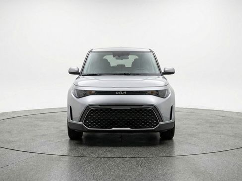 Used 2025 Kia Soul LX w/ LX Technology Package FWD image 2
