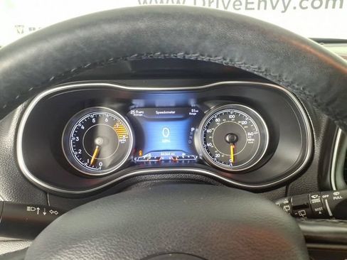 Used 2020 Jeep Cherokee Trailhawk w/ Cold Weather Group AWD/4WD image 18