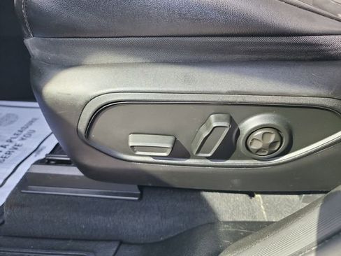 Used 2023 Jeep Grand Cherokee L Laredo image 15