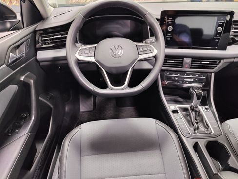 Used 2025 Volkswagen Jetta SE w/ Sunroof Package FWD image 15