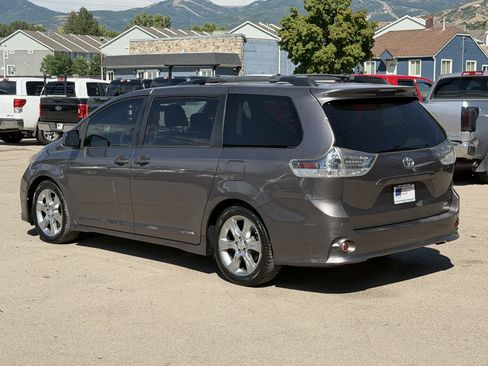 Used 2011 Toyota Sienna SE w/ Preferred Pkg FWD image 4