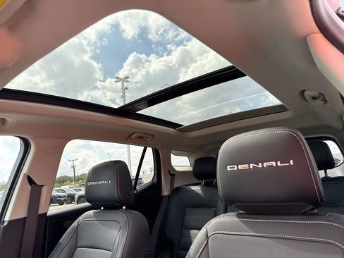 Used 2022 GMC Terrain Denali w/ Denali Premium Package AWD/4WD image 16