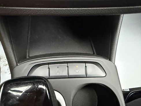 Used 2025 Buick Envista Preferred image 26