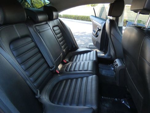 Used 2014 Volkswagen CC Sport image 36