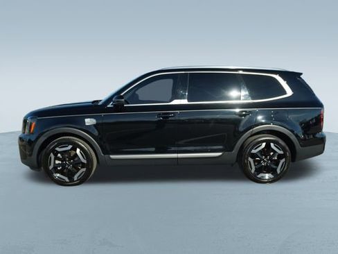 Used 2024 Kia Telluride EX w/ EX Captain's Chair Package image 4