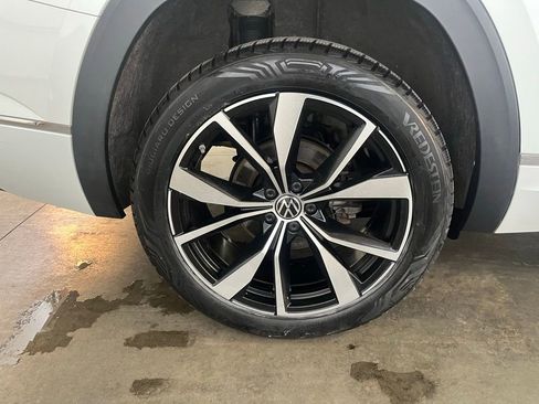 Certified 2024 Volkswagen Atlas SEL Premium R-Line AWD/4WD image 32